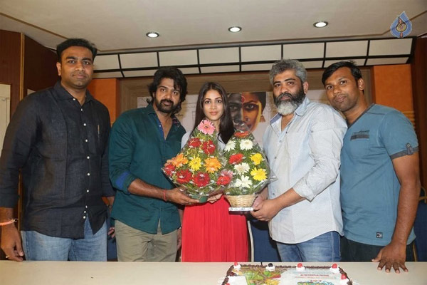 lacchimdeviki o lekkundi,lacchimdeviki o lekkundi release details,lavanya tripathi,lavanya tripathi birthday celebrations,naveen chandra,jagadeesh talasila  మూడు షేడ్స్ లో మురిపించే 'లచ్చిందేవి'!